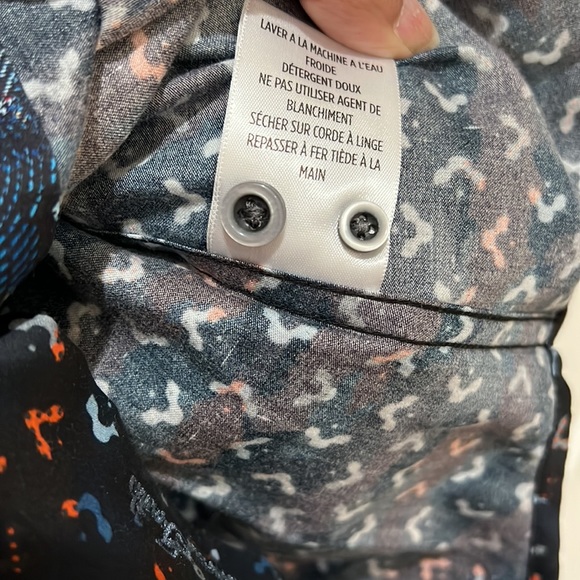 NWOT Robert Graham full sleeve shirt - Picture 8 of 9